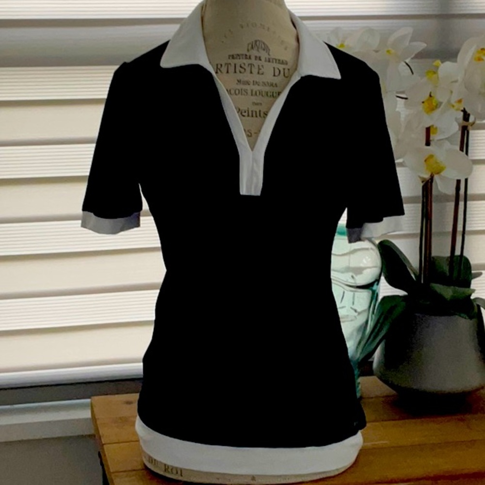 MDC half sleeve ladies V-neck top pre owned size 38 us 6 pit to pit 18”  inches